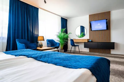 apartament_dwuosobowy_z_azienkk_w_hotelu__centrum_molo_noclegi_nad_zalewem_sulejowskim_w_wojewdztwie_dzkim_10