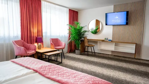 apartament_dwuosobowy_z_azienkk_w_hotelu__centrum_molo_noclegi_nad_zalewem_sulejowskim_w_wojewdztwie_dzkim_2