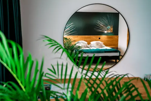 apartament_dwuosobowy_z_azienkk_w_hotelu__centrum_molo_noclegi_nad_zalewem_sulejowskim_w_wojewdztwie_dzkim_zielony_4