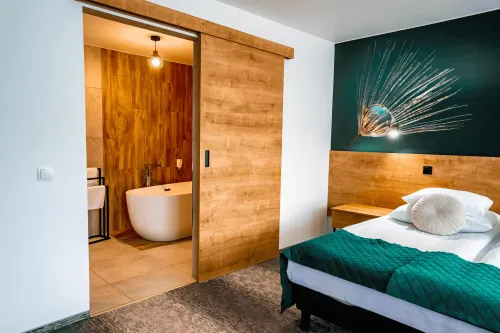 apartament_dwuosobowy_z_azienkk_w_hotelu__centrum_molo_noclegi_nad_zalewem_sulejowskim_w_wojewdztwie_dzkim_zielony_6